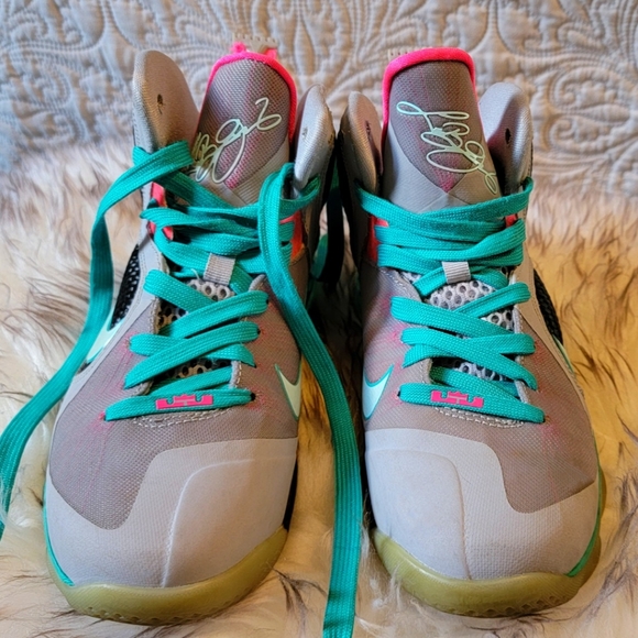 Nike LeBron 9 South Beach (GS) - Picture 4 of 5